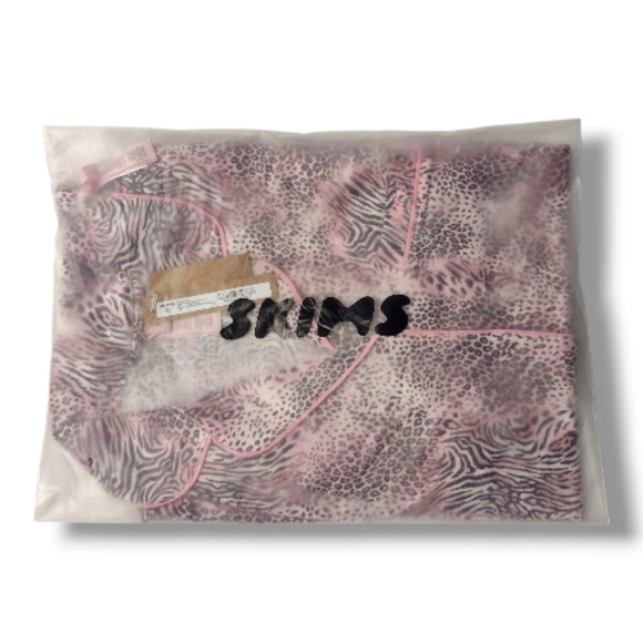 Skims Sleep Short Sleeve Button Up Set - Picture 8 of 11